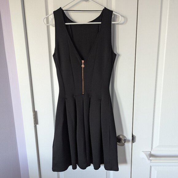 Plunging Neckline LBD, Size 38 - Picture 2 of 7